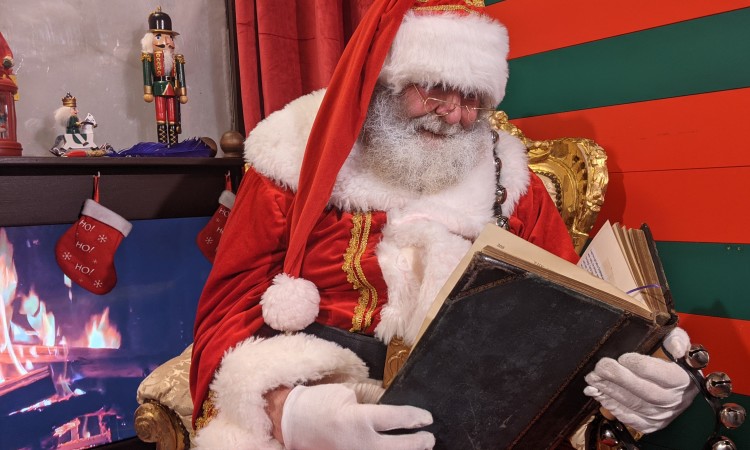 Santa bedtime story image